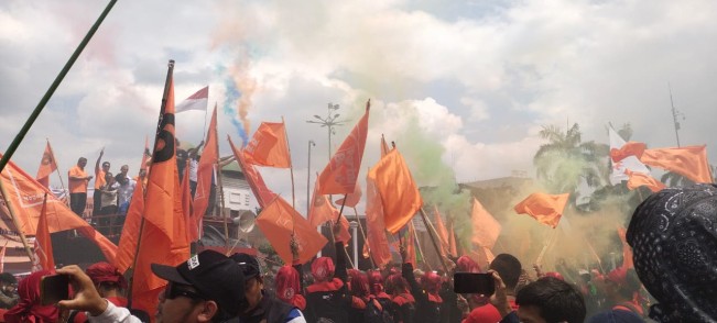 Buruh demo di DPR hari ini Kamis, 28 Agustus 2025. [FTNews.co.id/Selvianus Kopong Basar]